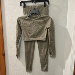 ECHT Textured Olive Apparel set